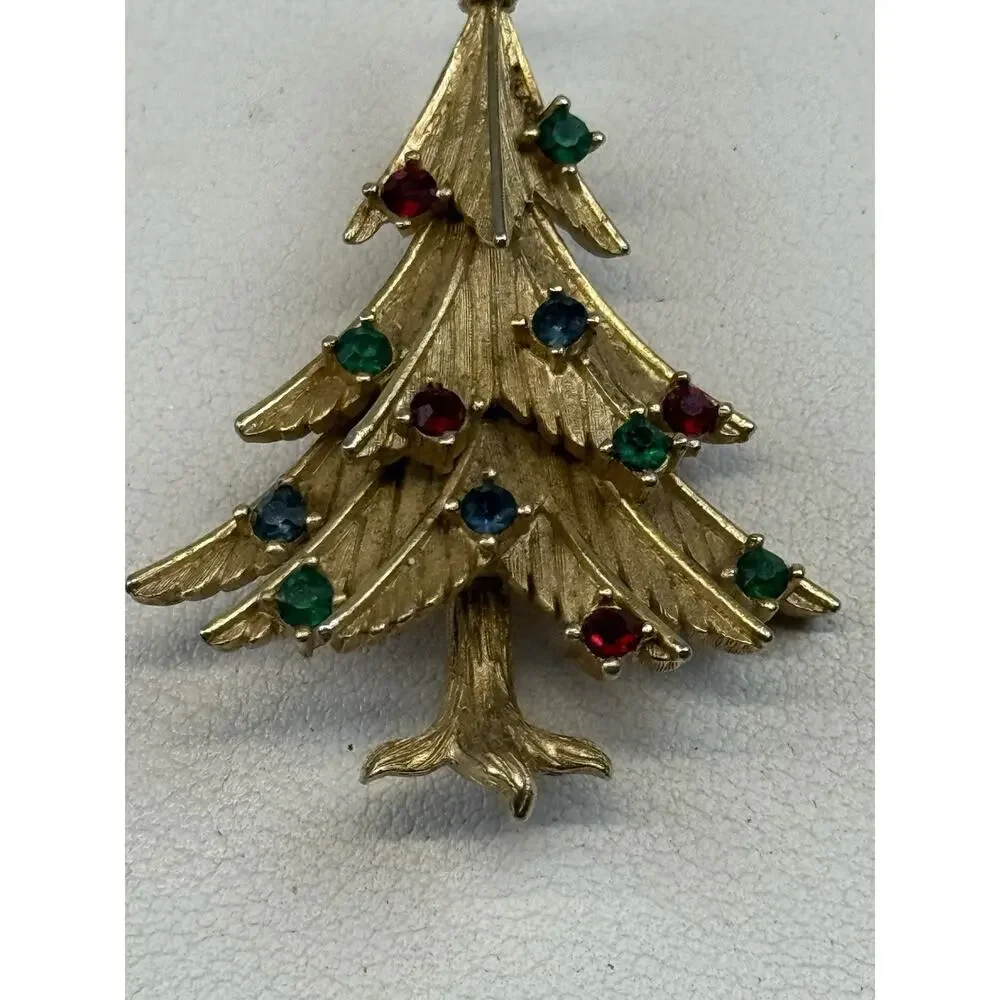 Trifari Vintage Gold Tone Christmas Tree Brooch Red & Green Rhinestones